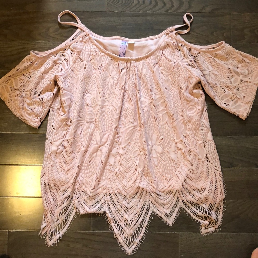 🌟 Crocheted Cold-Shoulder Top